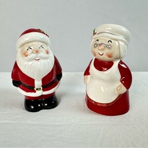Santa and Mrs. Claus salt and pepper shakers